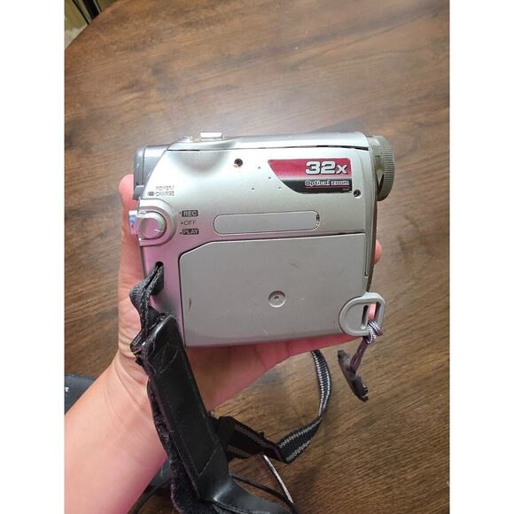 JVC Digital Video Camera GR-D395U 32X Optical Zoom Mini DV Wide Mode Silver W/ S - Picture 14 of 16